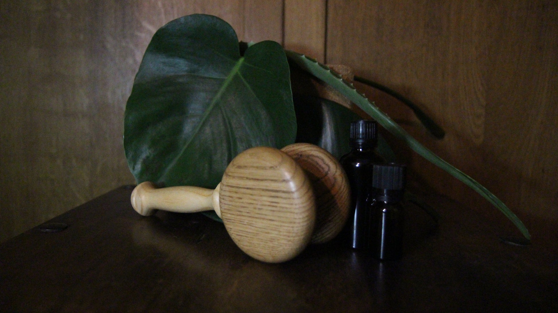 Ash/Oak Wooden Massage Roller - 2 Disc Roller and Oils