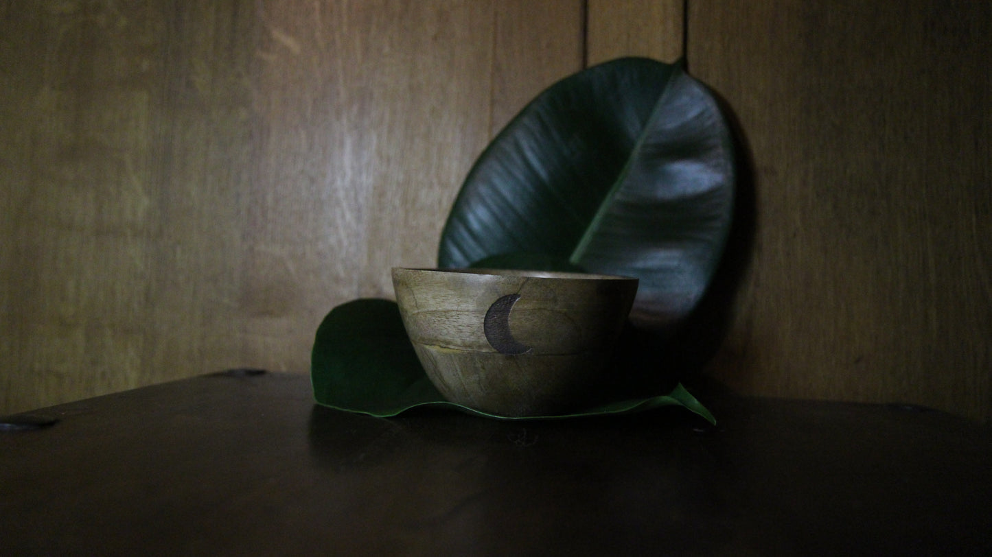 Mango Wood Ritual Bowl - Crescent Moons